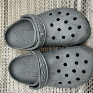 Unisex Crocs – Women’s 8 / Men’s 6 – Dark Gray Classic Clog